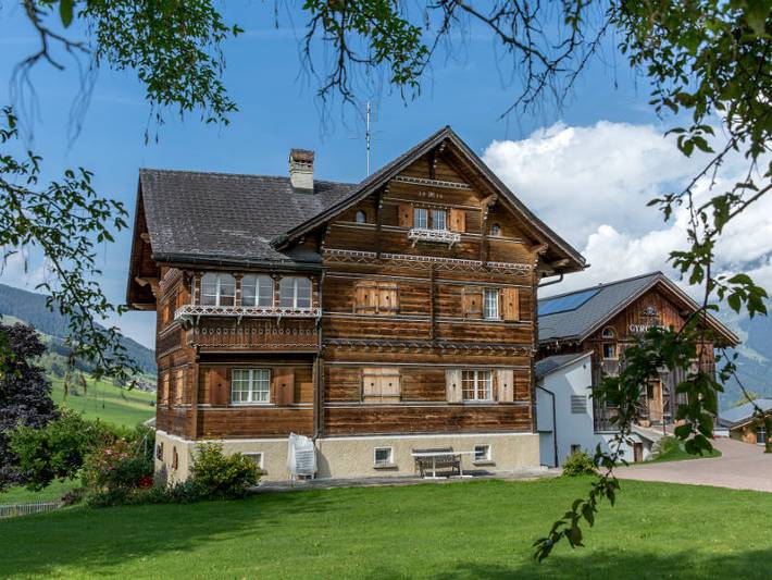Ferienwohnung für 6 Personen, mit Balkon und Garten in Obersaxen