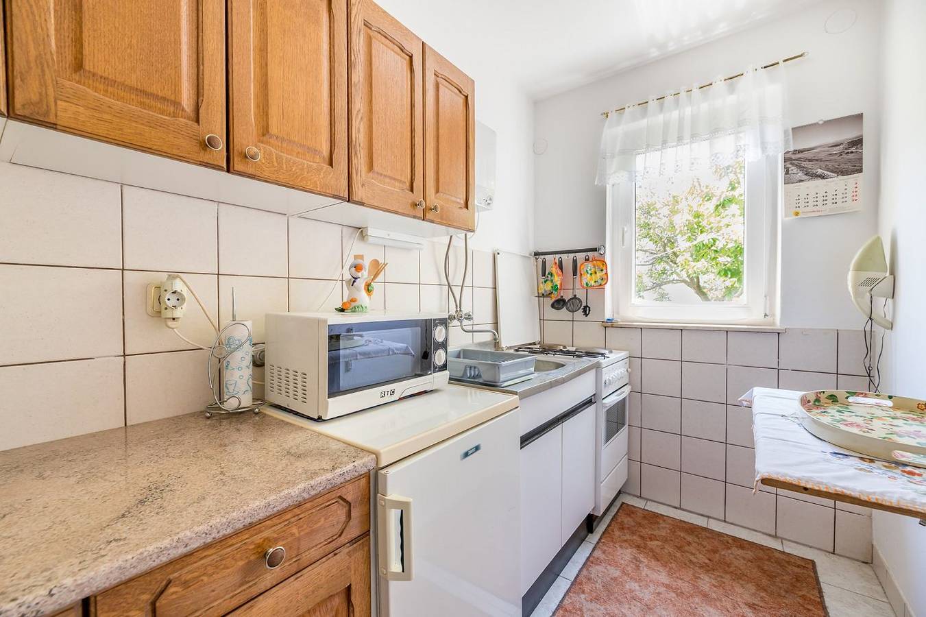 Mediterranes Ferienhaus nur 550 Meter zum Strand mit Grillbereich, privater Terrasse, Parkplatz in Baška, Krk (Croazia)