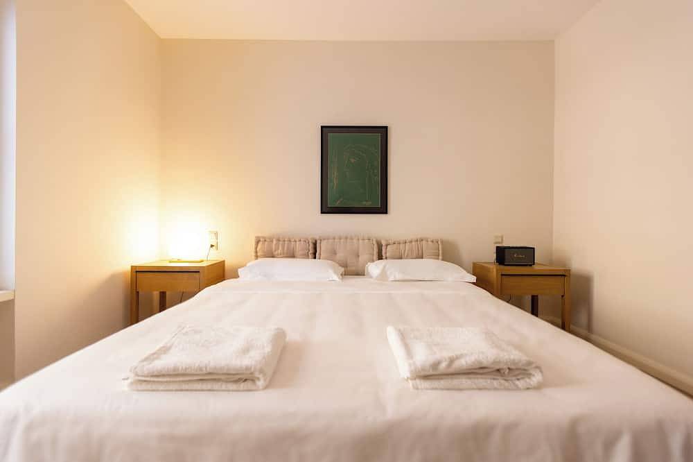 Entire apartment, A Refined Stay in an Athenian Artistic Jewel in Central Section of Athens, Athens