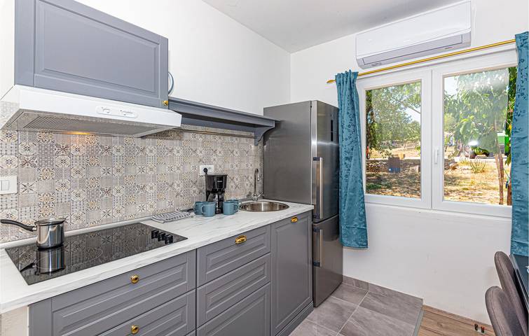 Ferienwohnung für 5 Personen, mit Pool und Terrasse, mit Haustier in Grad Šibenik - 4