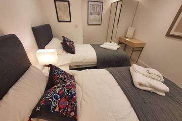 Apartment for 6 People in Luton, Chiltern Hills, Photo 3