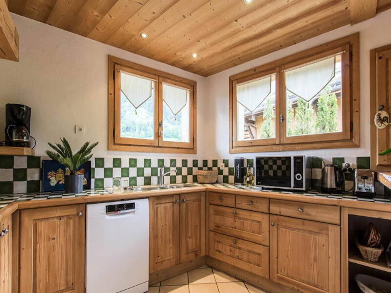 Entire apartment, Apartment in Le Chinaillon by Ski Slopes in Le Grand-Bornand, Annecy region