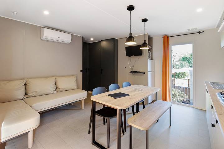 Mobil home pour 6 personnes, avec bassin pour enfant et jardin, animaux acceptés à Bouzic - 3
