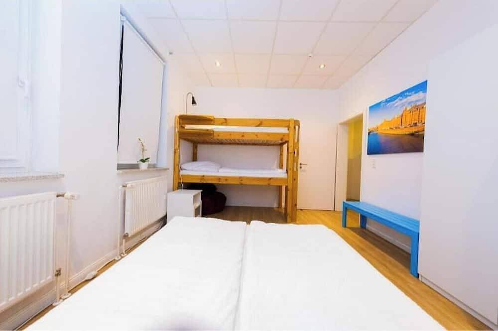 Ganze Wohnung, City Apartment Reeperbahn Hamburg: 2-Bedroom Apartment with a Terrace in Reeperbahn, Hamburg