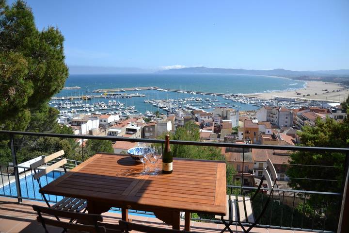 Apartamento para 6 personas, con Vistas al mar y Terraza además de Jardín y Piscina en Rocamaura