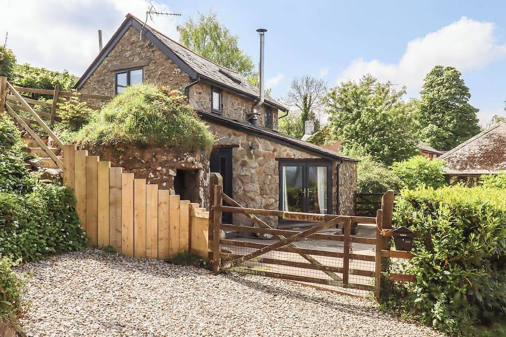 Ash Cottage, family friendly, character holiday cottage in Chagford in Chagford, Dartmoor National Park