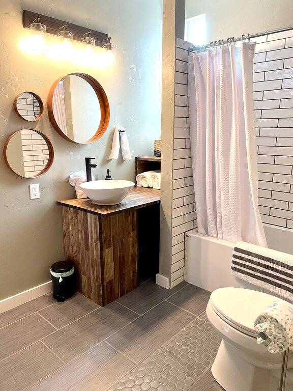 Ganze Wohnung, Bay Window -incredible river views- Old Town- new deck! Lots of stairs. in Florence (Oregon), Lane County