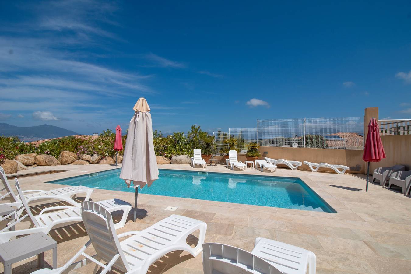 Entire apartment, Apartment 'Bel Neuf, Climatisé' with Sea View, Shared Pool and Wi-Fi in Albitreccia, Ajaccio region