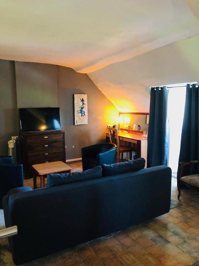 Appartement entier, Appartement - Les Combles Du Chateau Des Marais - Avec vue sur le lac - Pour 2 à 5 Personnes in Saint-Philbert-de-Grand-Lieu, Région de Nantes