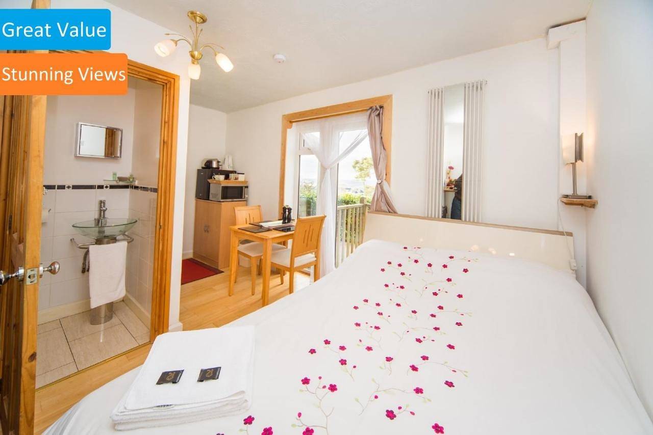 Small Double Room with Garden View in Axminster, West Dorset Heritage Coast