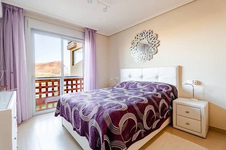 Apartamento entero, Apartamento vacacional 'Vista Bella' con vistas al mar, Wi-Fi y aire acondicionado in La Tejita, Granadilla de Abona