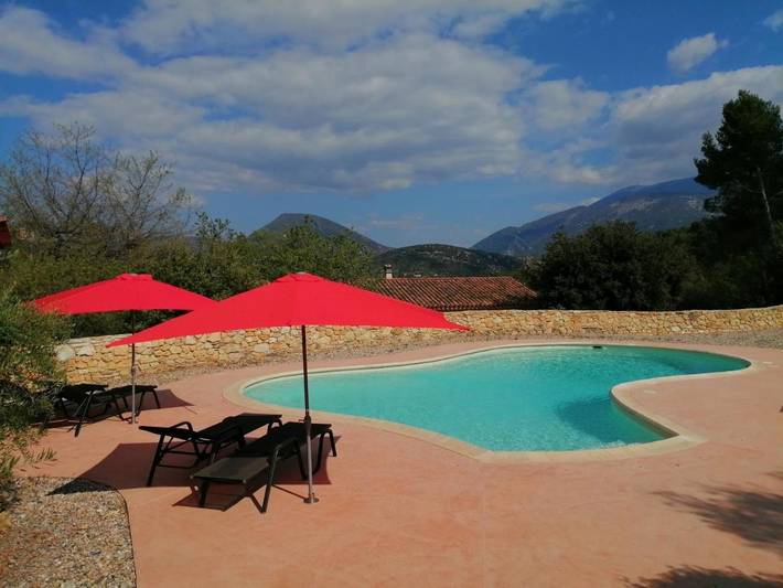Gîte pour 5 personnes, avec piscine ainsi que jardin et vue, animaux acceptés à Entrechaux - 4