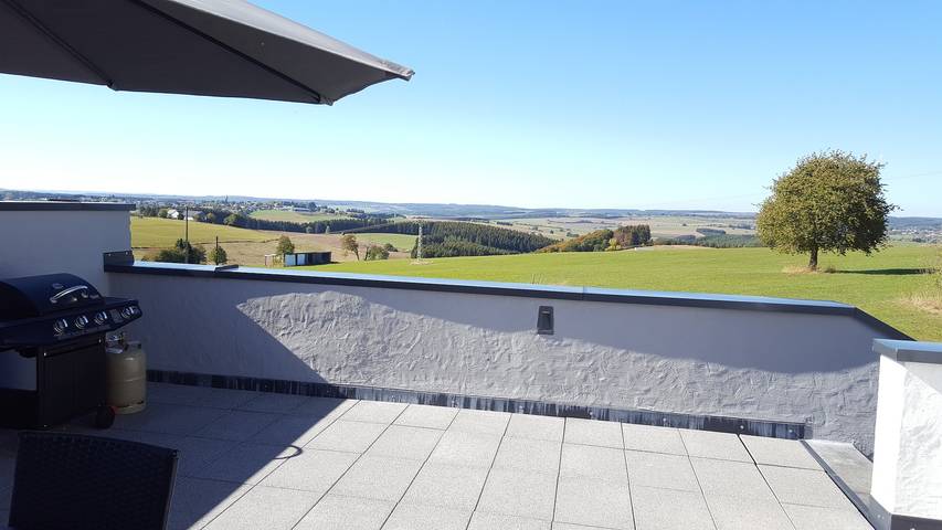 Apartamento entero, Eifel Dream Ardennenblick con jacuzzi exterior privado y sauna in Roth bei Prüm, Naturpark Hohes Venn-Eifel