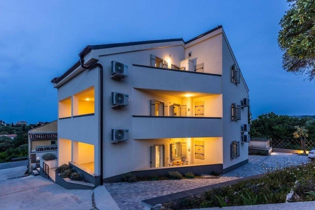 Ganze Wohnung, 2-Zimmer-Ferienwohnung mit Terrasse und Meerblick Sveti Jakov (Losinj) A-24153-a in Cunski, Kvarner Inseln