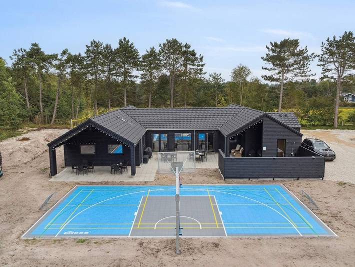 Ferienhaus für 20 Personen, mit Terrasse und Pool sowie Sauna in Lolland