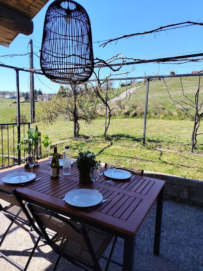 Location de vacances pour 4 personnes, avec jardin et vue dans Saint-Pierre-de-Curtille - 3