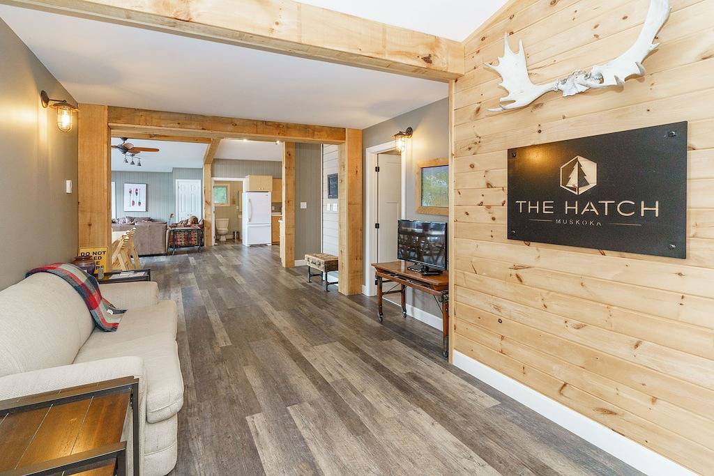 The Hatch - your family lakehouse retreat in Muskoka w/ Sauna & Hot Tub in Muskoka