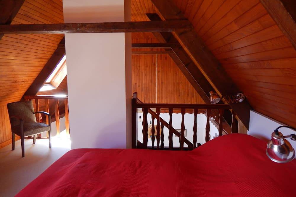 Charming, fully renovated gîte 10 minutes' walk from the beach in Louannec, Costa de granito rosa