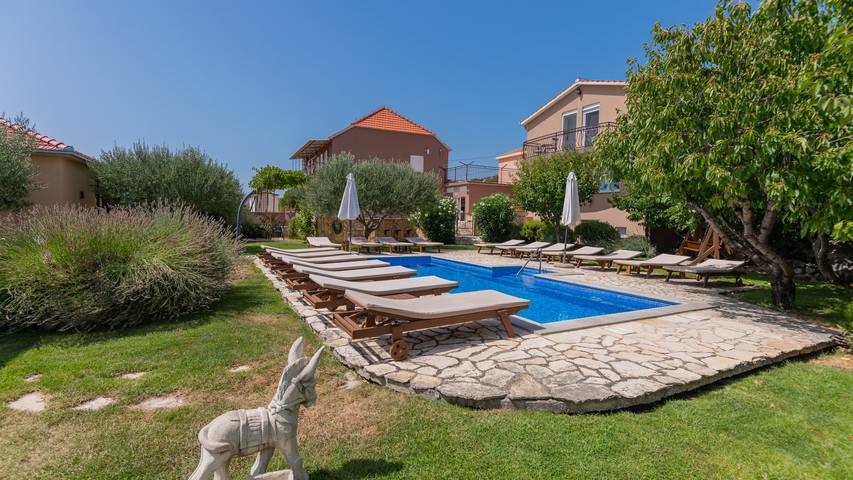 Villa für 18 Personen, mit Whirlpool und Garten sowie Terrasse und Sauna - 1