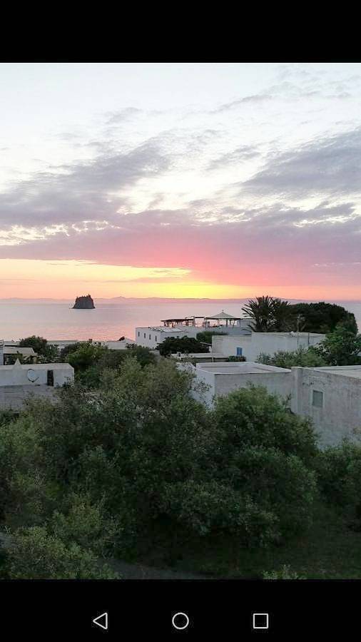 Gîte pour 2 personnes, avec vue et jardin dans Stromboli - 3