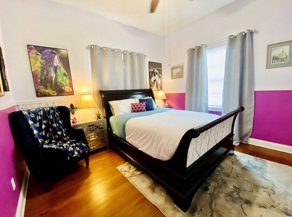 Unique, colorful, fun Midcity home with high ceilings, steps from the top cafés. in New Orleans, Orleans Parish