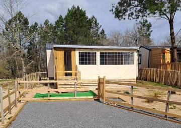 Gîte pour 4 personnes, avec piscine et jardin, animaux acceptés à Herm