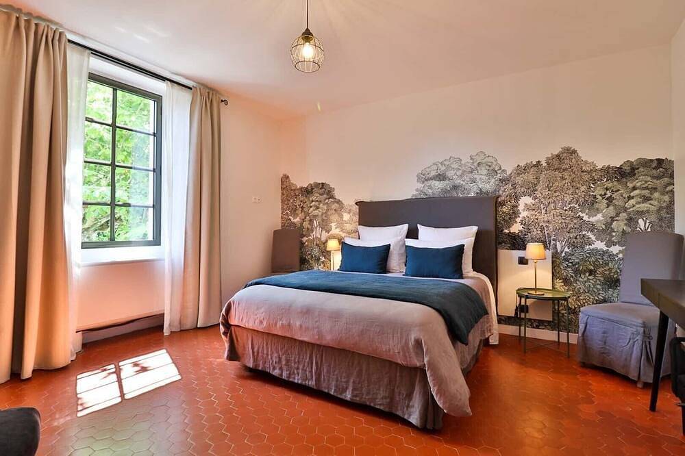 Full of character, standing, Swimming Pool, large Garden, Quiet Charm & Beauty in Avignon, Vaucluse