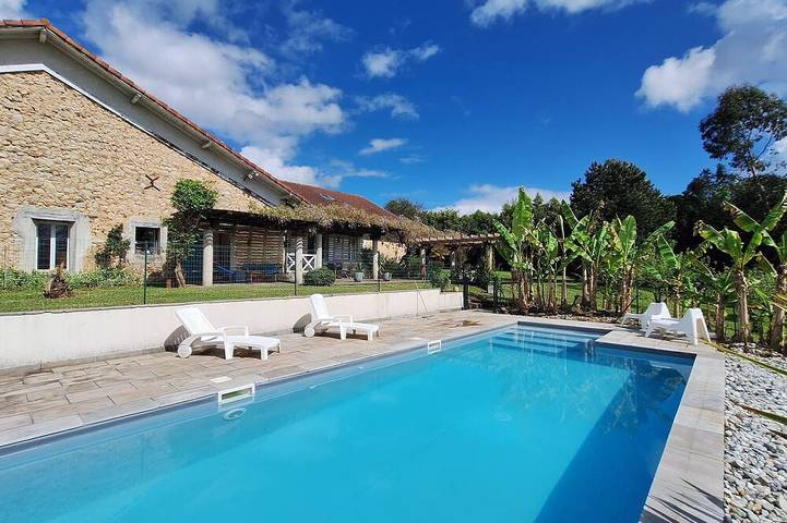 Location de vacances pour 12 personnes, avec terrasse et jardin à Gaas