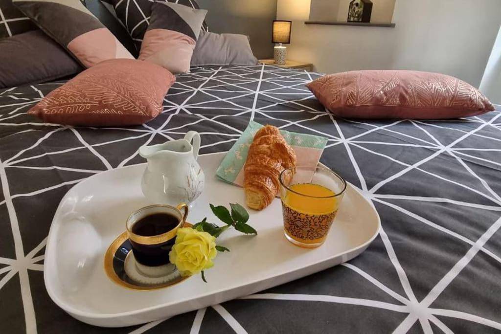 Appartement entier, One-Bedroom Apartment in Saint-Junien, Région de Rochechouart