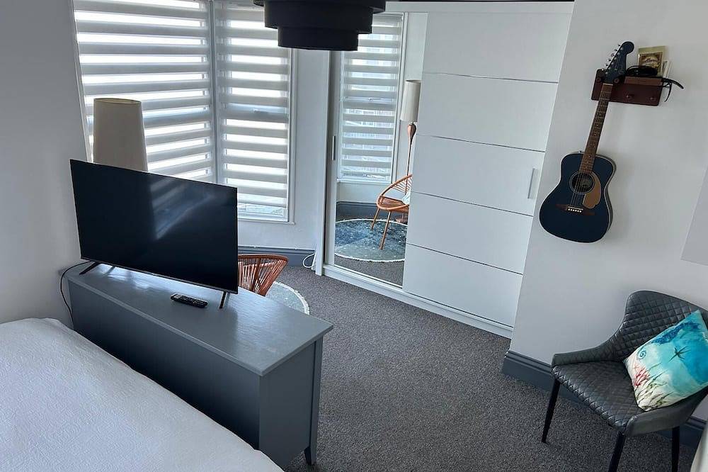Ganze Wohnung, Cozy 2 Bedroom Retreat with a Sea Views and a Private Indoor Hot Tub. in Botany Bay, Kent