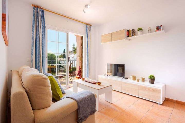 Geheel appartement, Vakantieappartement voor 4 personen met tuin in Urbanización Ladera del Mar, Nerja