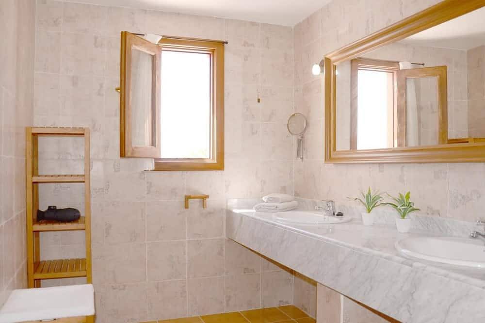 Duplex B16 in a quiet complex with pool 150 m from the sea in Charco del Palo, Haría