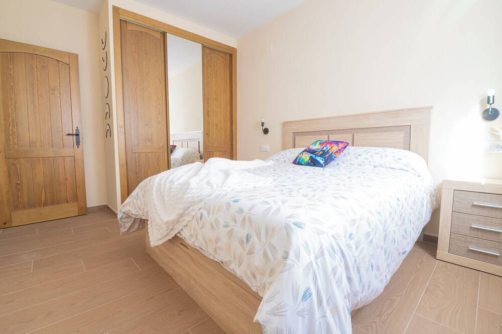 Entire apartment, \"La Aurora De Candeleda\" Apartment in Candeleda (Ávila) first floor of 1-4 p in Candeleda, Valle del Tiétar