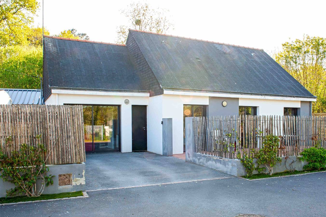 Ferienhaus 'Charmante Contemporaine' mit gemeinsamer Terrasse in Brech, Côte des Mégalithes