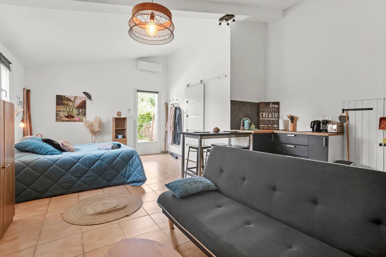 Holiday Home “Petit Paradis” with Wi-Fi and Air Conditioning in Besse-sur-Issole, Brignoles region