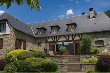 Location de vacances pour 15 personnes, avec jardin et jacuzzi à Bourisp