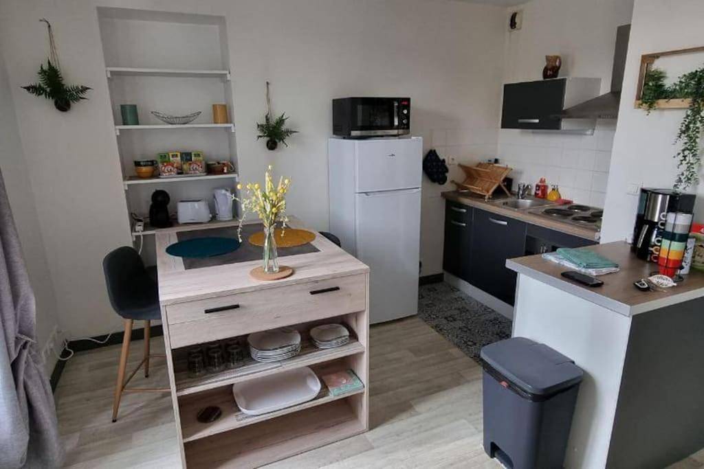 Appartement entier, One-Bedroom Apartment in Saint-Junien, Région de Rochechouart