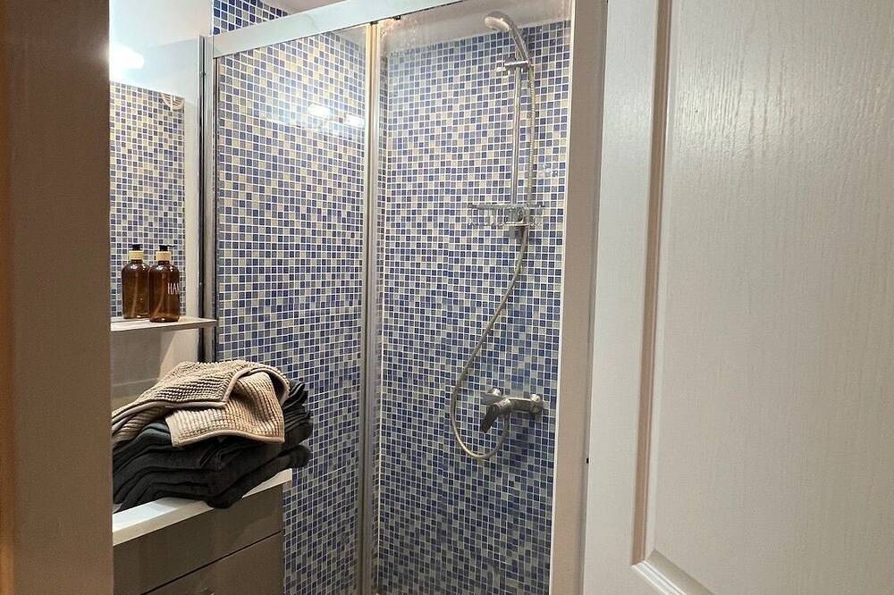 Entire apartment, Duplex T4 60m² rooftop terrace in Pierrelatte, Nyons region