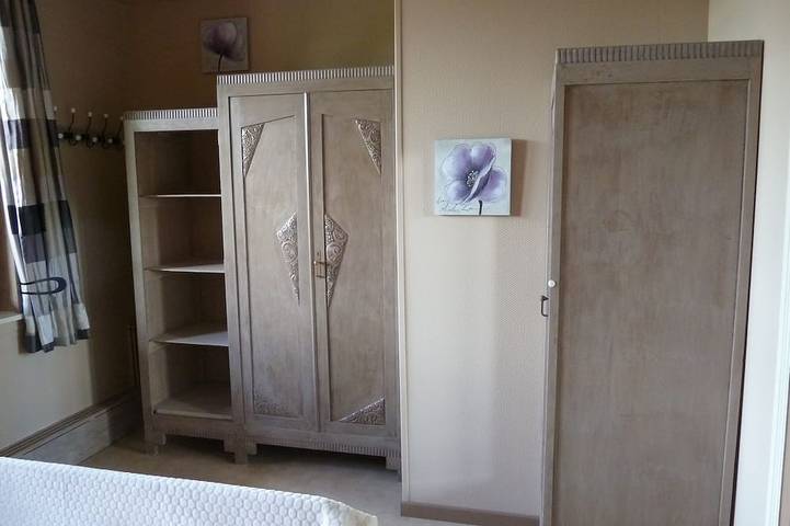 Location de vacances pour 3 personnes, avec sauna et jacuzzi ainsi que balcon et jardin à Nassogne - 3