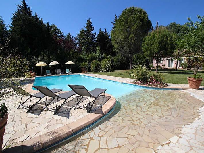 Location de vacances pour 8 personnes, avec jardin et piscine, animaux acceptés à Saint-Étienne-du-Grès - 2