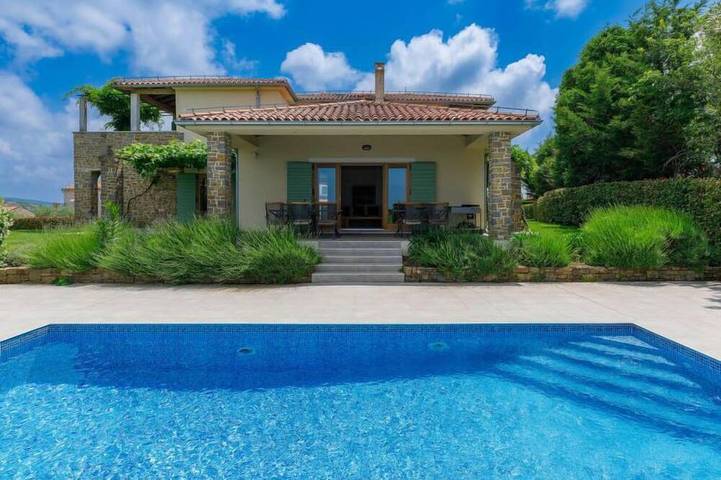 Ferienhaus für 10 Personen, mit Pool und Garten