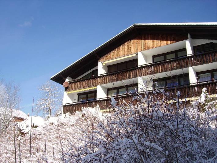 Ferienwohnung für 4 Personen, mit Balkon und Pool sowie Sauna und Ausblick