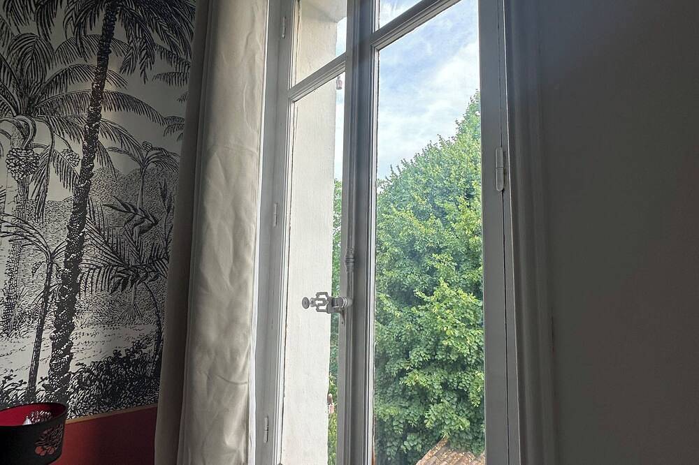Renovated room a few steps from downtown Aix en Provence in Aix-en-Provence, Aix-en-Provence region
