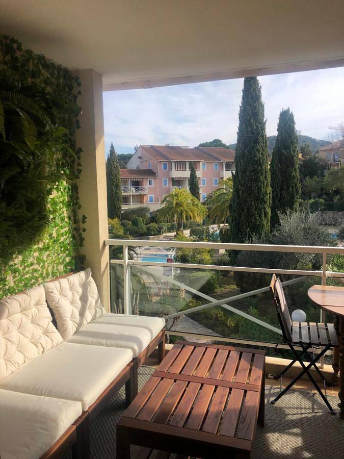 Gîte pour 4 personnes, avec terrasse ainsi que piscine et vue dans Office De Tourisme De La Croix Valmer - 2