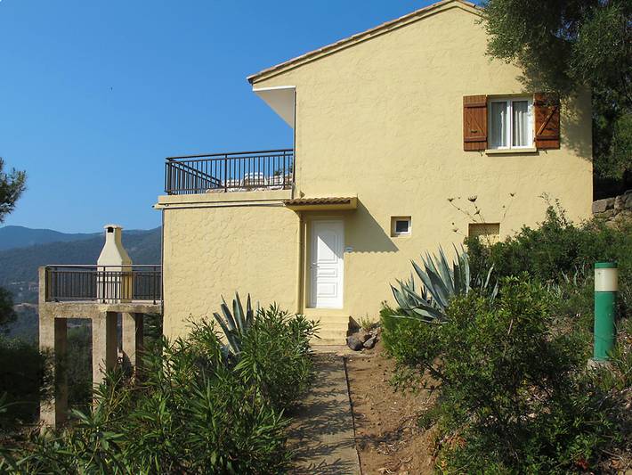 Appartement de vacances pour 4 personnes, avec terrasse ainsi que vue et jardin