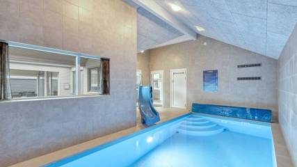 Ferienhaus für 14 Personen, mit Garten und Terrasse sowie Pool und Sauna, mit Haustier in Jesendorf