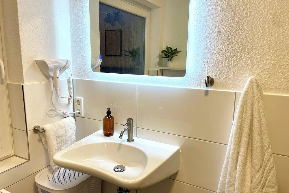 Ganze Wohnung, Westflügelwohnung zentral mit Parkplatz, Westflügel Apartment zentral mit Parkplatz in Bad Rothenfelde, Metropolregion Bremen-Oldenburg