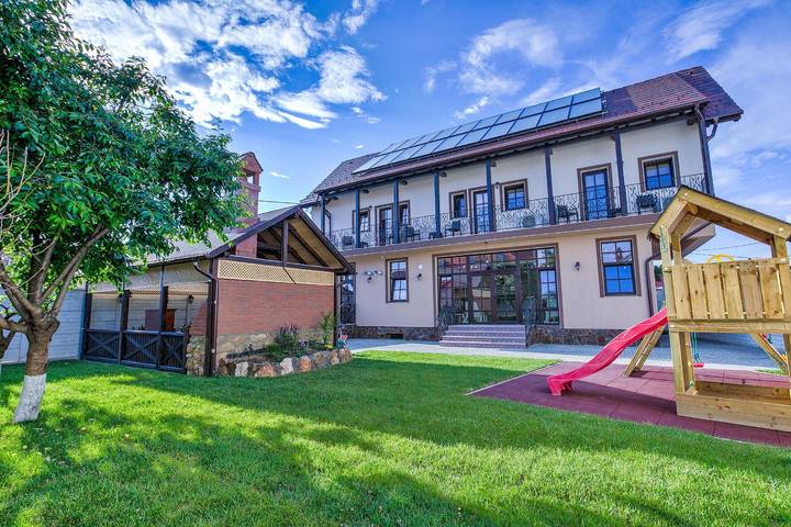 Ferienhaus für 12 Personen, mit Sauna und Garten sowie Whirlpool und Terrasse - 1