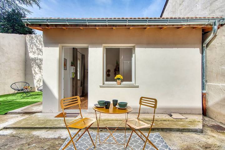 Gîte pour 2 personnes, avec jardin à Décines-Charpieu