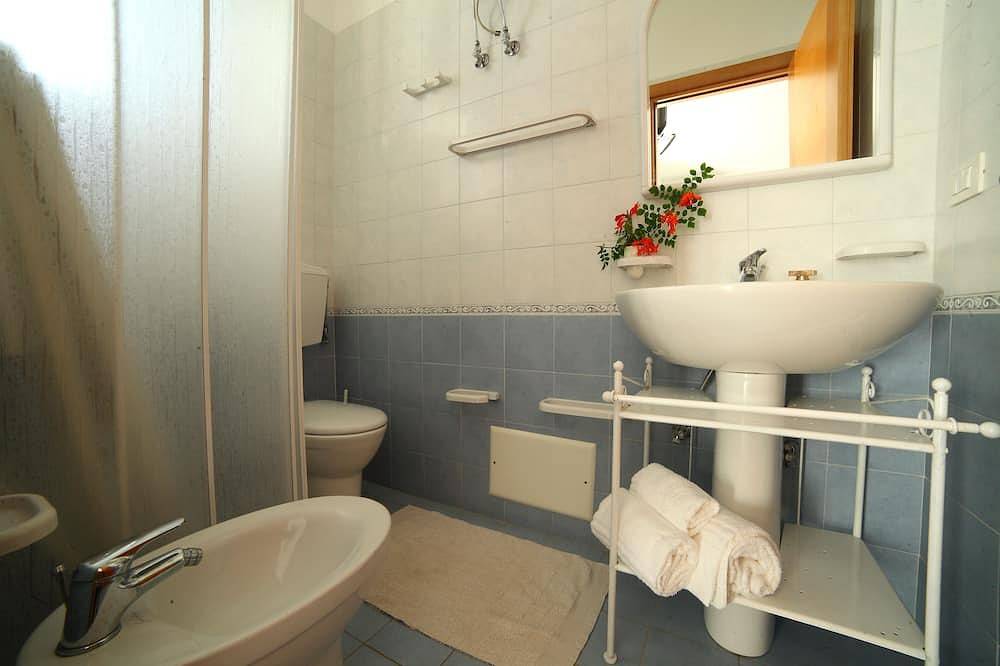Ganze Wohnung, Komfortables Mini-Studio 2 Plätze mit Garten 100 vom Strand und dem Zentrum entfernt in Lido Mania, Ugento